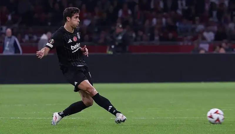 Beşiktaş'ta Derbi Öncesi Stoper Hattında Şok Gelişmeler!