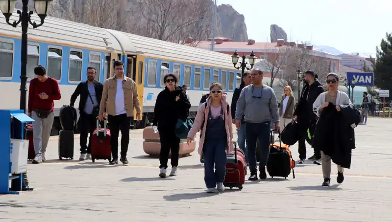 İranlı Turistlerin Nevruz Kutlamaları İçin Van'a Yerleşmesi Bekleniyor