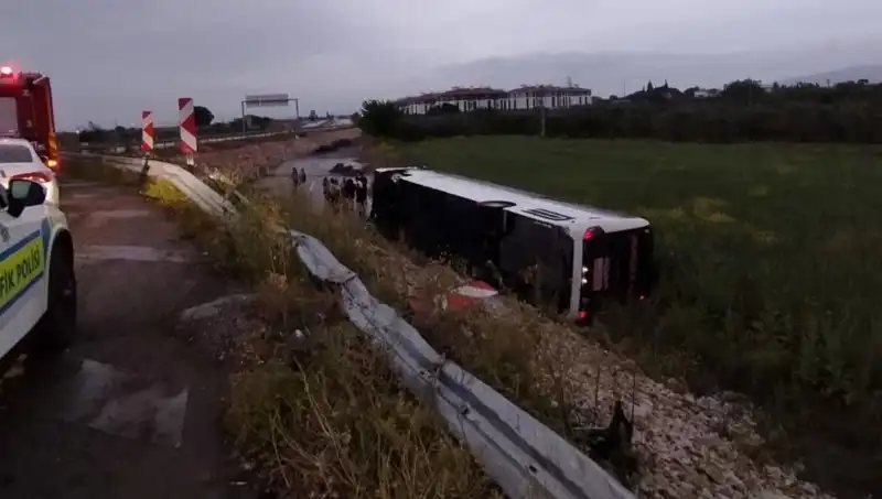 Manisa'da Yolcu Otobüsü Kazası: Yaralılar ve Yaşanan Olayın Detayları