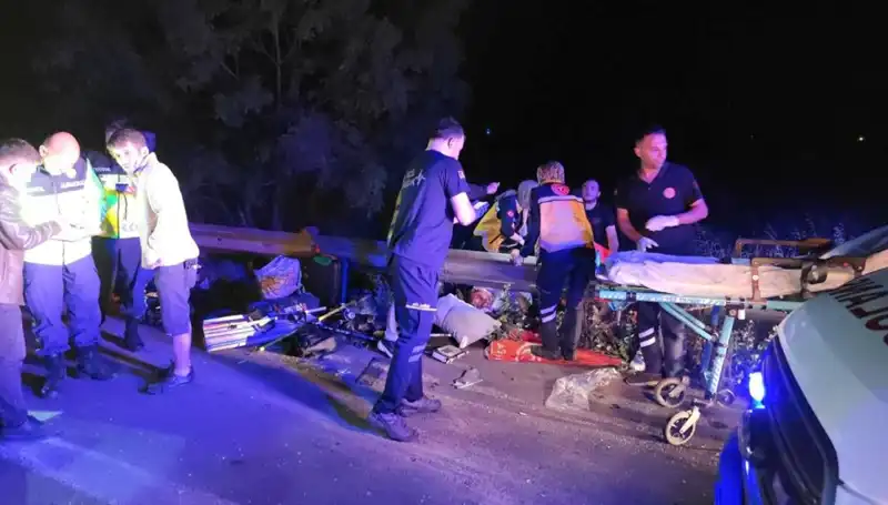 Minibüs Kazasında Büyükanne ve Torununun Hayat Mücadelesi