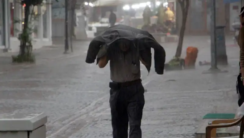 25 İlde Sağanak Yağış Uyarısı: Hava Durumu Alarm Veriyor
