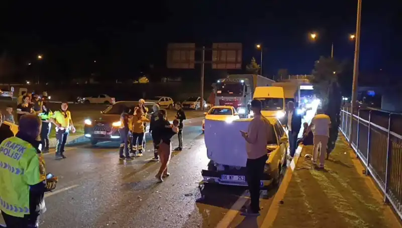 Otoyolda Geri Dönüş Kaza Yaptı: İki Çocuk ve İki Yetişkin Yaralı