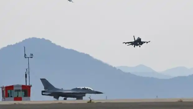 Güney Kore'de Askeri Tatbikat Korku Dolu Bir Anlasti: Uçak Köyü Bombaladı!