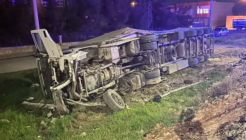 : TIR Kazası: Devrilen TIR’ın Yolculuk Hikayesi ve Yaralılar