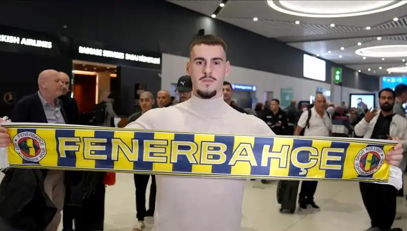 Fenerbahçe, Genç Yıldız Mimovic'in Lisansını Çıkardı: Futbolseverleri Bekleyen Sürprizler
