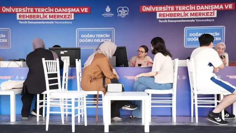 İstanbul'da Gençlere Yön Vermek İçin Yeni Tercih Danışma Merkezleri Açıldı