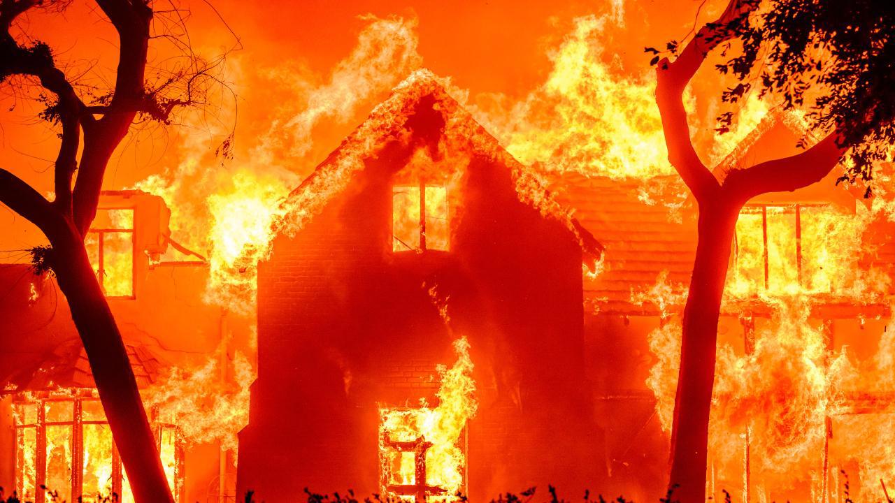 Los Angeles'ta Patlak Veren Yangınlar Ölüm Getirdi