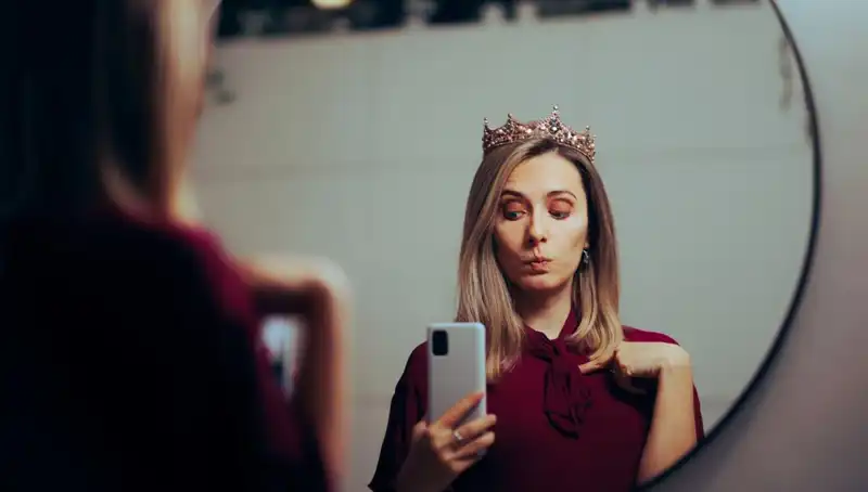 Cool Olmanın Sırları: Kendine Güven, Açıklık ve Mizah!