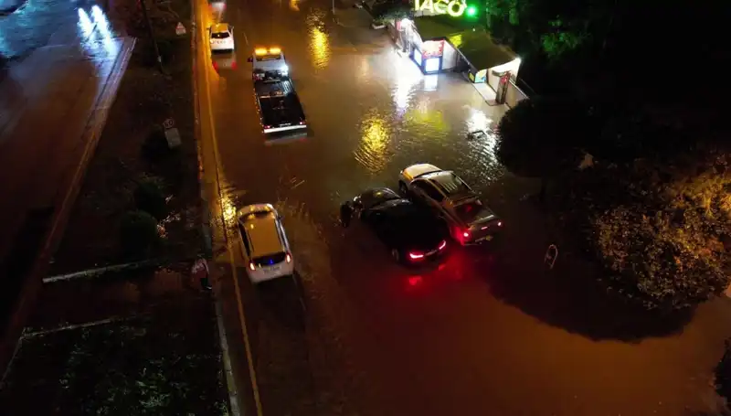 Adana’da Yağmur Alarmı: Streets Underwater After Heavy Downpour