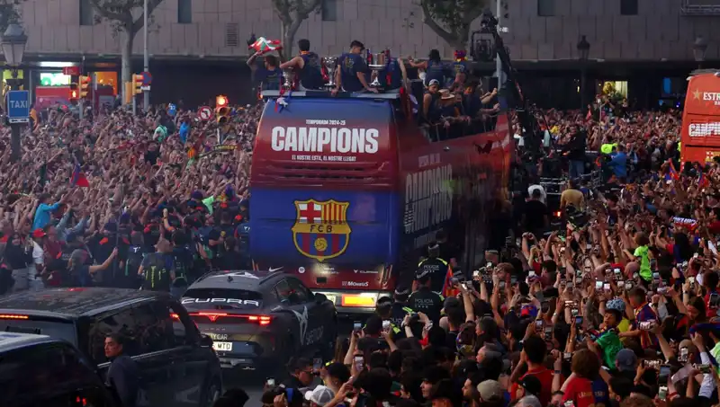 Barcelona Futbol Takımı, Taraftarlarıyla Unutulmaz Bir Buluşma Gerçekleştirdi