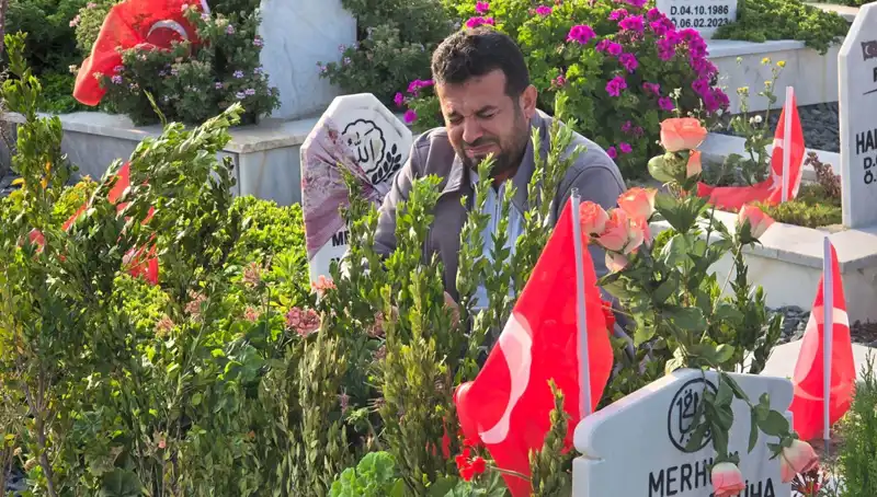 Deprem Şehitliğinde Bu Bayram, Yas ve Umut Bir Arada