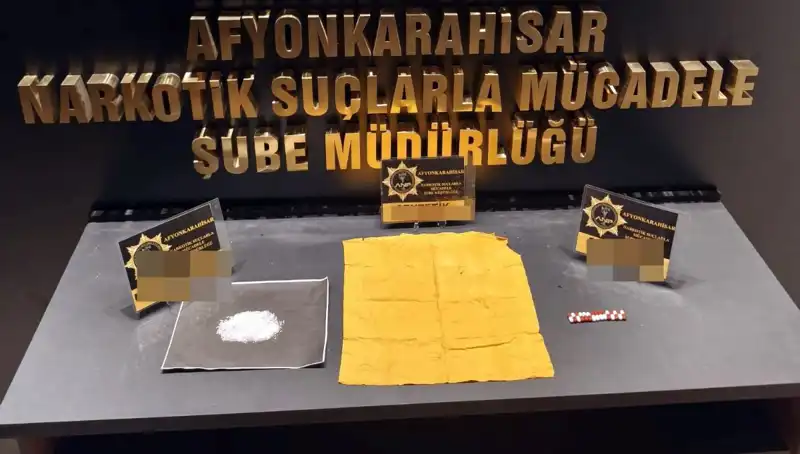 Afyonkarahisar'da Uyuşturucu Operasyonu: Üç Kişi Tutuklandı!