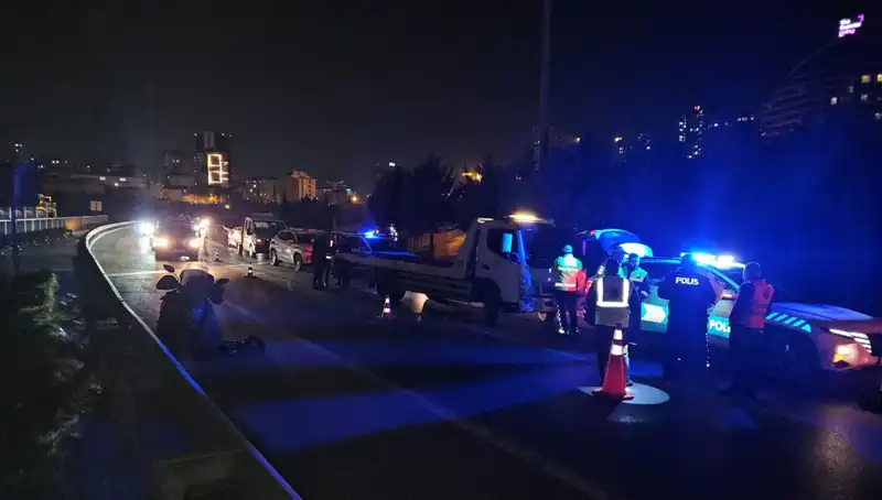 TEM Otoyolu’nda Şok Edici Kaza: Yol Ortasında Yatan Kişiyi Sürükledi