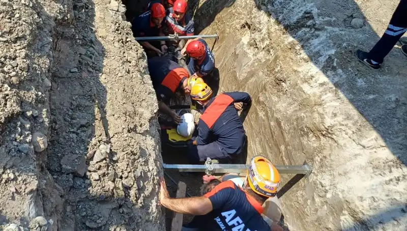 Göçük Altında Kalan İşçi, Uzun Süren Kurtarma Çabalarının Ardından Kurtarıldı