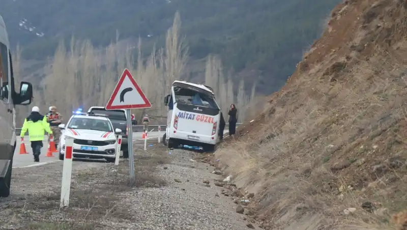 Oltu'da İşçi Servisi Kaza Yaptı: Yaralı Sayısı Artıyor