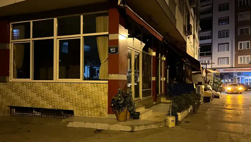 İzmir'de Kahvehaneye Düzenlenen Silahlı Saldırı: Bir Kişi Yaşamını Yitirdi
