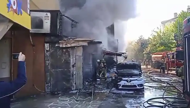 Ümraniye'de Hediyelik Eşya Dükkanında Şaşırtan Yangın Olayı