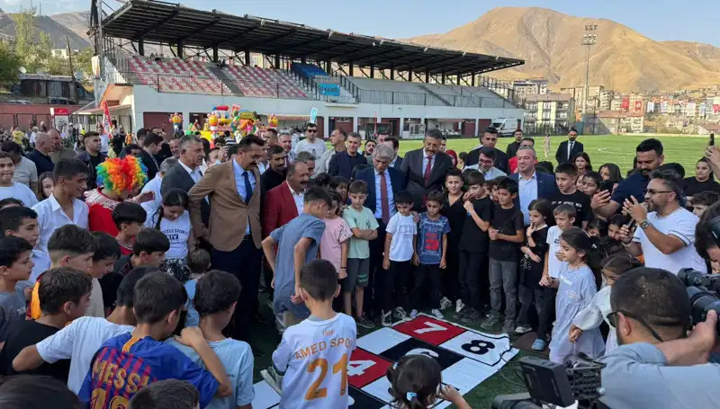 Hakkari’de Coşku Dolu Bir Anadolu Şenliği Hayata Geçti