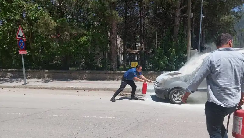 Emniyet Binası Önünde Yangın: Polis Hızla Müdahale Etti