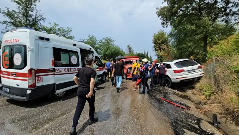 Sakarya'da Kamyonet ve Cip Çarpıştı: 4 Çocukla Birlikte 5 Yaralı!
