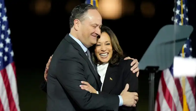Trump, Kamala Harris'in Eşini Kovarak Siyasi Tartışmaları Alevlendirdi