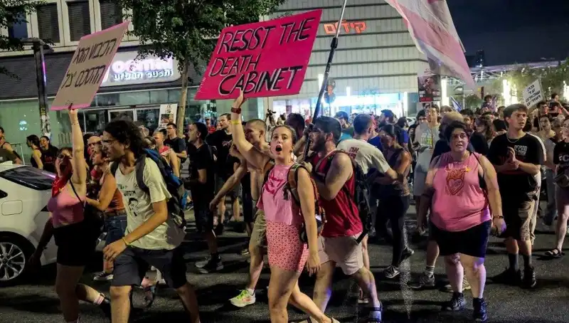 Tel Aviv'de On Binler Netanyahu'ya Karşı Sokaklarda: Protesto Gösterisi Büyüyor