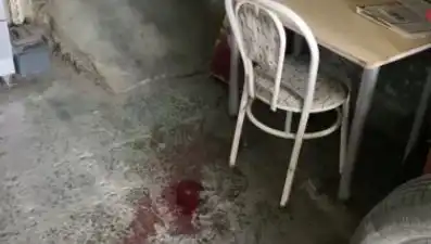 Sandalyeden Düşen Adamın Korkunç Kaza Anı Kameralara Yansıdı