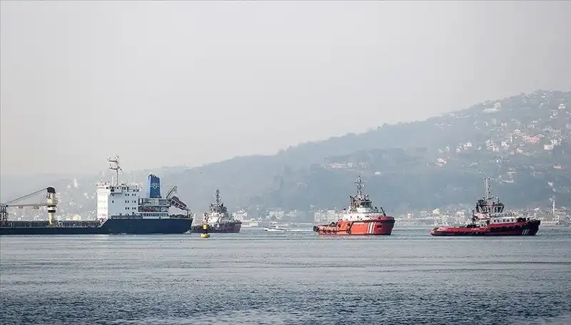 İstanbul Boğazı'nda Gemi Trafigi Neden Askeri Taktikler İçin Durduruldu?