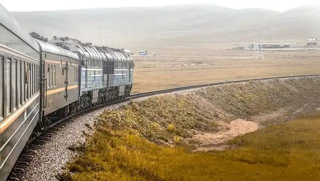Pensilvanya'da Trajik Tren Kazası: Raylar Üzerindeki Üç Kişiye Çarptı