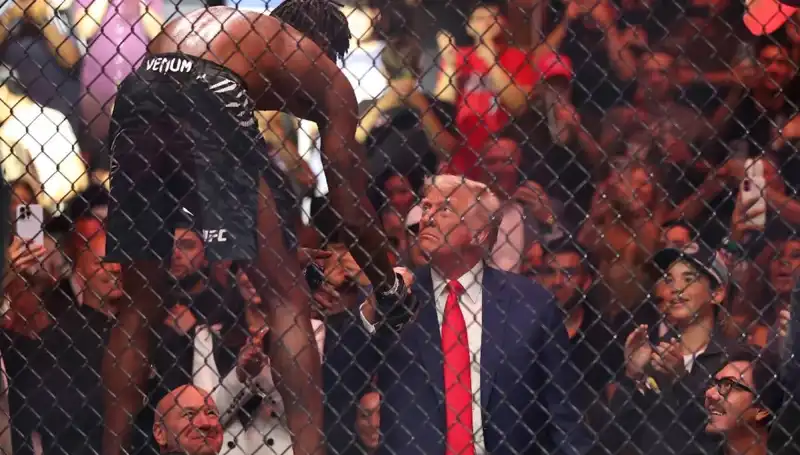 Trump, Beyaz Saray Bahçesi'nde UFC Maçı Düzenleyecek!