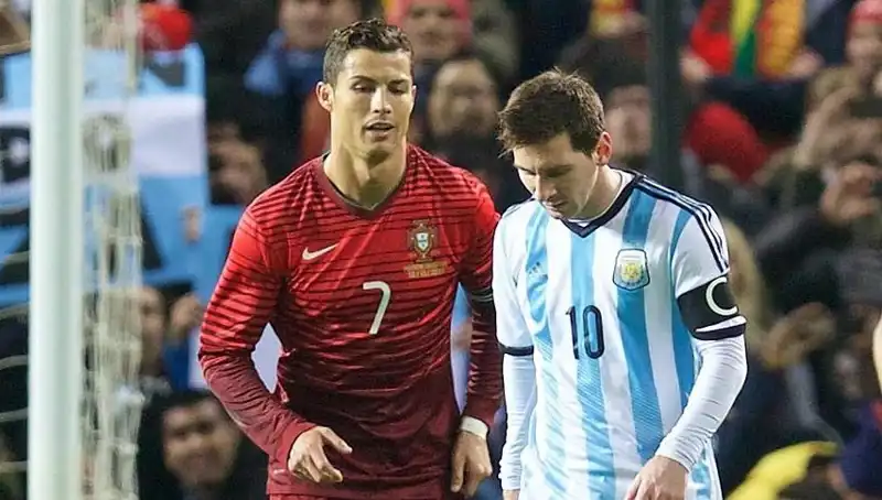 Cristiano Ronaldo, Lionel Messi'yi Geride Bırakarak Tarihe Geçti