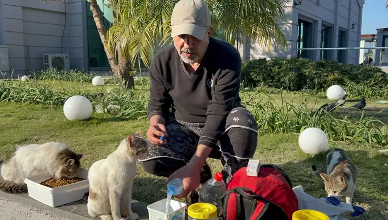 59 Yaşındaki Adamın 8 Kilometre Yürüyüşü Merhametle Dolu Bir Hikaye