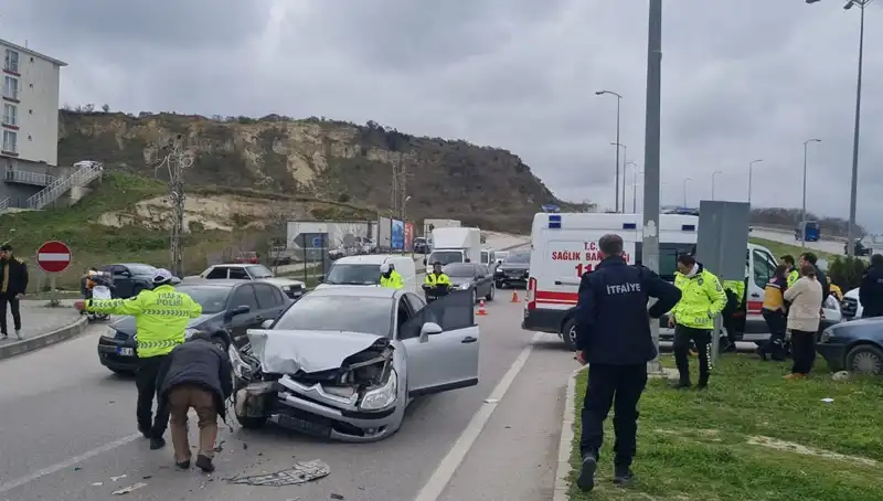 Sinop'ta Otomobil Çarpışması: Yaralılar ve Kaza Anının Detayları