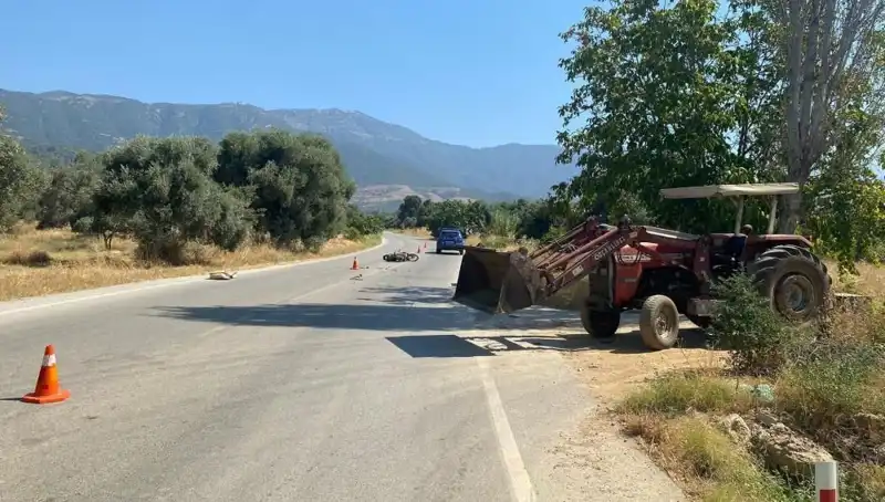 İzmir'de Motosiklet Kazası: Genç Sürücü Hastaneye Kaldırıldı