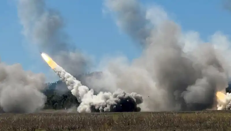 Avustralya'nın Askeri Tatbikatında HIMARS ile Tanışma: İlk Kez Ateş Açtı!