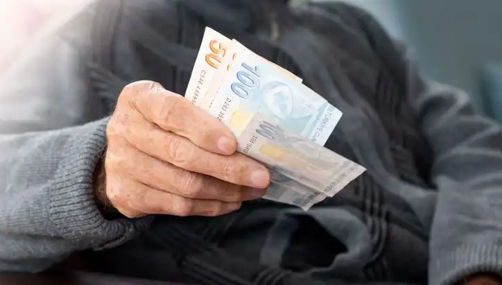 Emekli İkramiyesi 4 Bin TL Oluyor: Sürpriz Teklif Yarın Genel Kurul'da Oylanacak