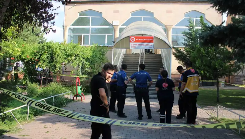 Namazda Şok Edici Cinayet: Husumetli İki Kişi Arasındaki Gerginlik Nereye Gidiyor?