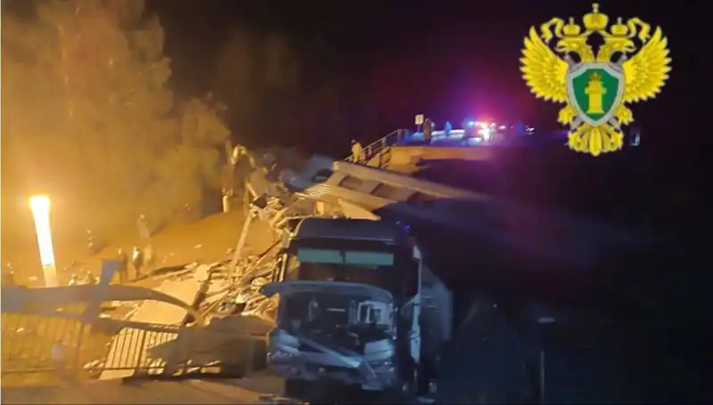 Rusya'da Köprü Çökmeleri ve Tren Kazası: Trajik Olayda Yedi Hayat Kaybı