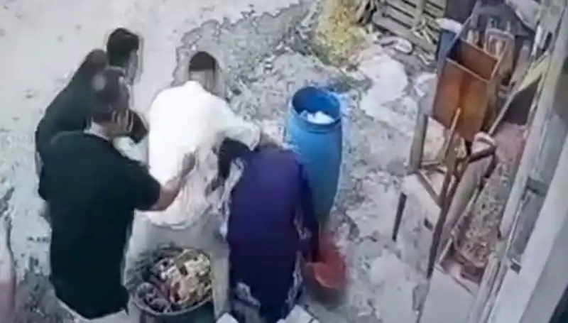Başakşehir'de Baba ve Oğul, "Bidon" Kavgasında 58 Yaşındaki Kadını Darbetti
