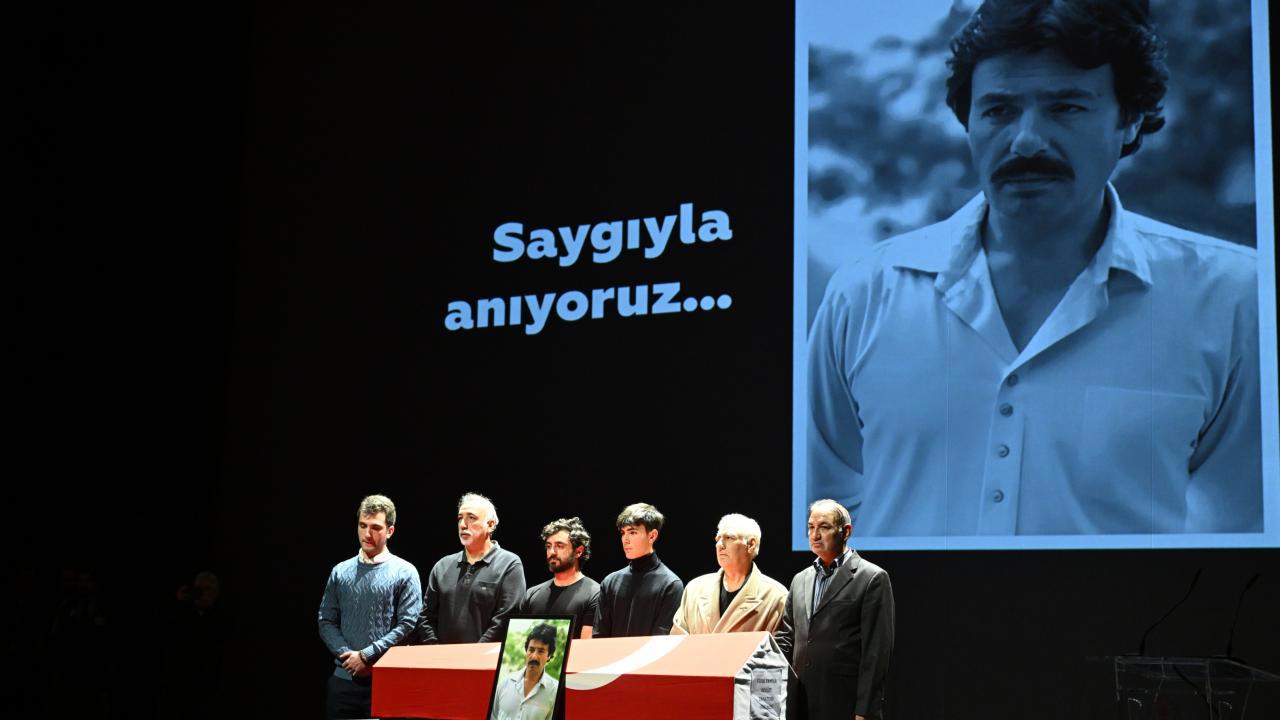 Ferdi Tayfur'a AKM'de tören düzenlendi