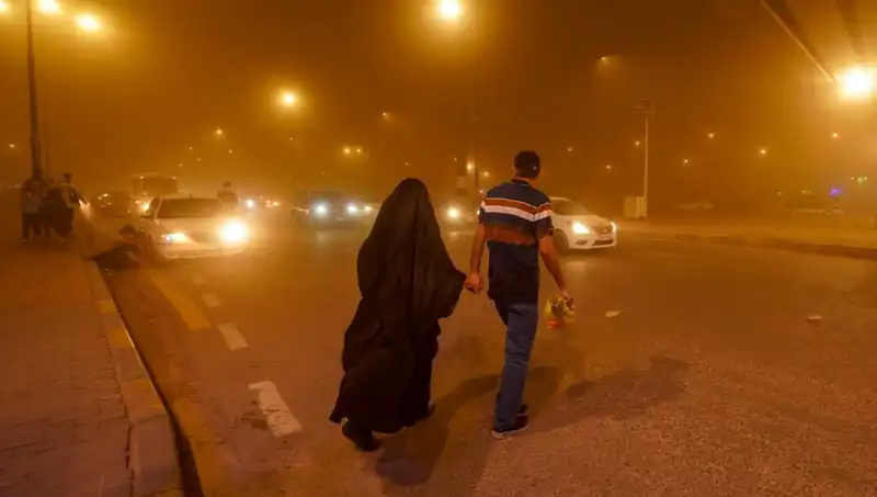 Irak’ta Sert Kum Fırtınası: Havalimanları Kapandı, Yüzlerce Hasta Var