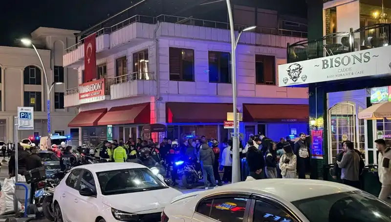 Kafe Sahibi, Havaya Ateş Açan Şahsa Engel Olmak İsterken Bıçaklandı