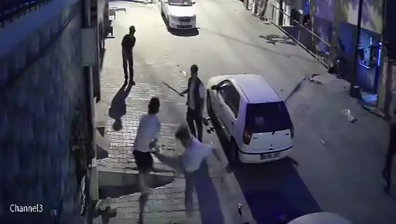 Başakşehir'de Taşlı ve Sopalı Kavga: İki Grup Arasında Büyüyen Gerginlik
