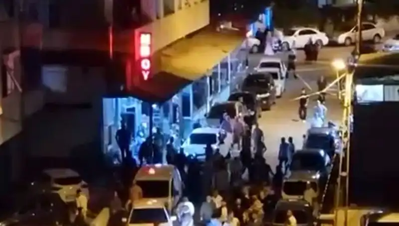 Düğün Çıkışı Şok Eden Anlar: Kalabalığa Dalınan Araçla Kaos