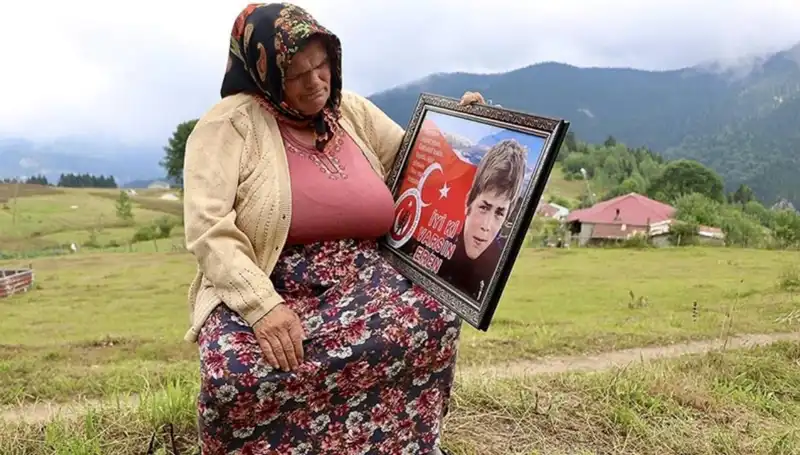 DEM Parti'den Eren Bülbül'ün Annesine Özel Bayram Ziyareti