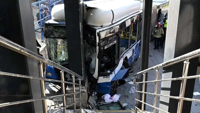 Ankara'da Belediye Otobüsü Kazası: 27 Yaralı, Biri Ağır Hastaneye Kaldırıldı