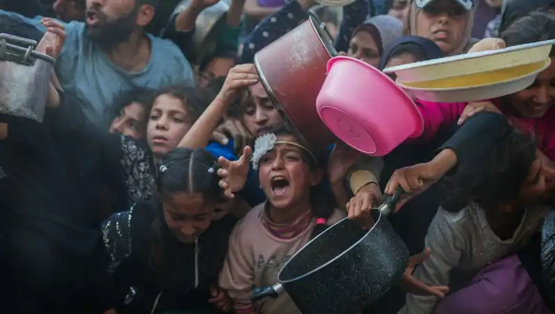 Gazze'de Açlık Krizi: Un Stokları Tükendi, Halk İsyanda!