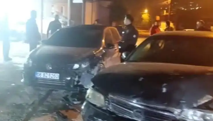Çevirmeden Kaçmaya Çalışan Araç Kazada Baygın Kaldı