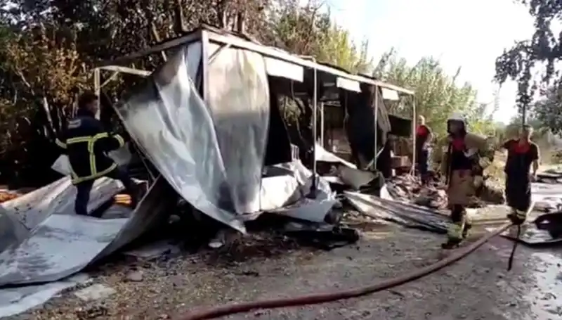 Hatay'da Konteyner Yangını: Zararı Yıldıran Duyuru ve Geçici Çözümler