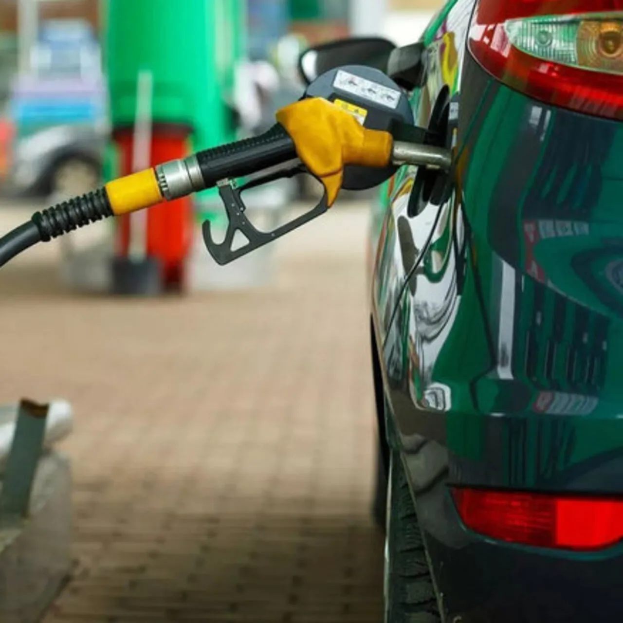 Benzine Yeni Zam Geldi: Pompa Fiyatları Yükseldi